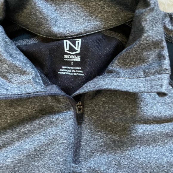Noble Pullover - Picture 3 of 4